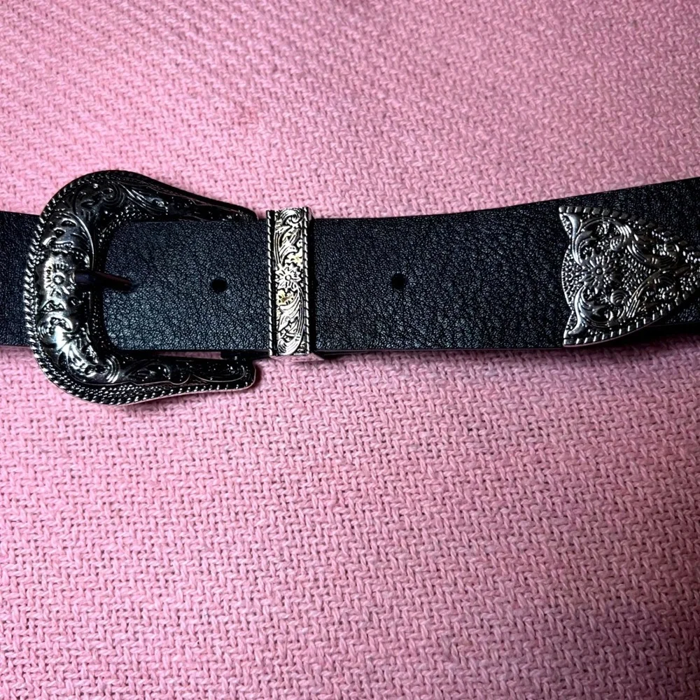 NOT FOR SALEWomens Western Black‎ Faux Leather Belt Silver Ornate Engraved